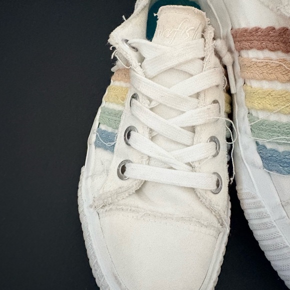 Blowfish Set of 2 White Canvas Sneakers 7.5 - Picture 2 of 6